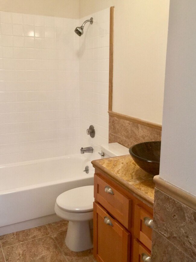 Building Photo - Studio Condo Available with $500 OFF FIRST MONTH'S RENT!!!