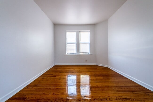 Building Photo - 8127 S Ellis Ave Chicago, IL 60619