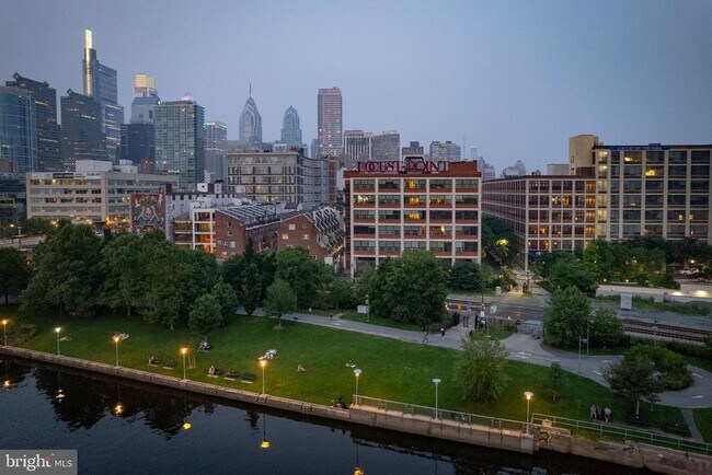 Building Photo - 2429 Locust St