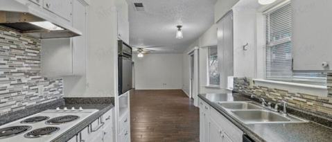 Building Photo - 2801 Diddley Cove