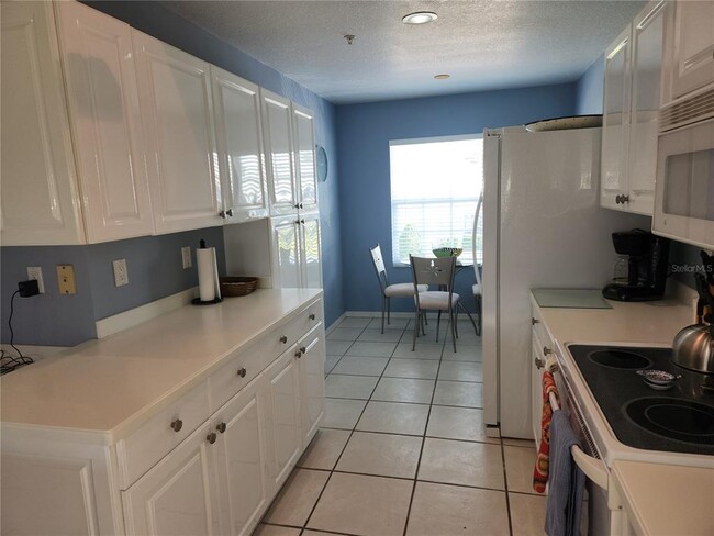 Building Photo - 6606 Pineview Terrace