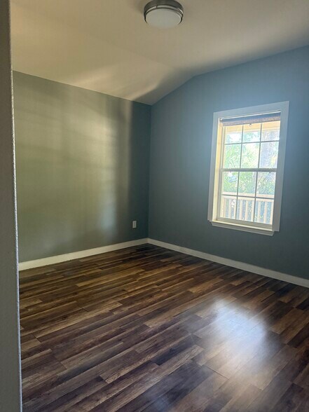 Bedroom 1 with oversized closet - 15327 English River Loop