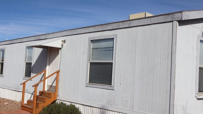 Building Photo - NICE MANUFACTURED HOME!