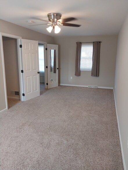 Building Photo - 462 Crosswinds Dr