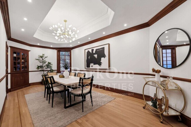 Building Photo - Short term, furnished possible for this magnificent home.