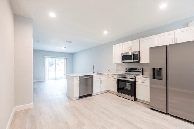 Building Photo - BRAND NEW Construction, 3 bed / 2 bath Ren...