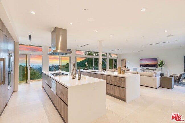 Building Photo - 2189 Summitridge Dr