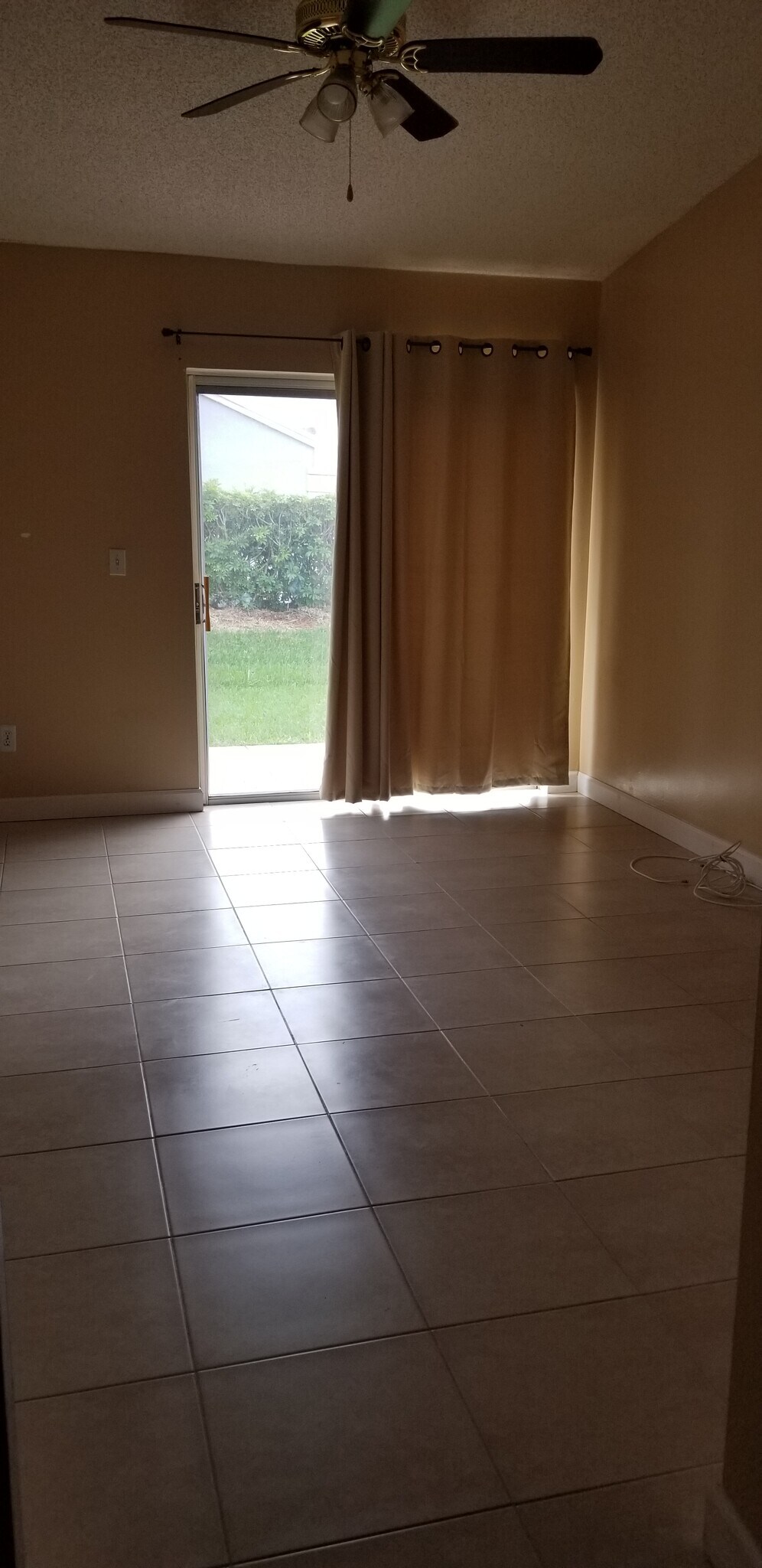 Building Photo - 2210 SE 6th Ct