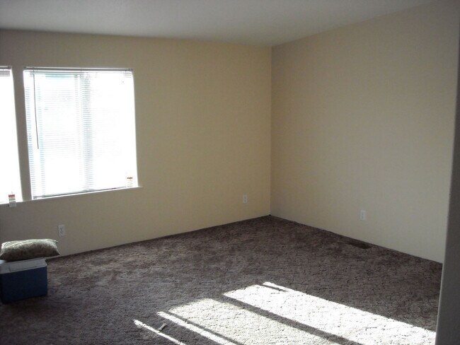 Building Photo - 33171 Fuchsia Ln