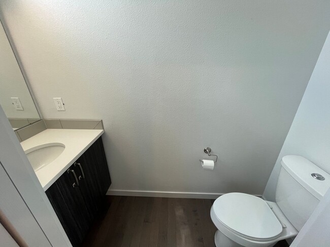 Building Photo - Beautiful Modern Townhouse in North Fort C...