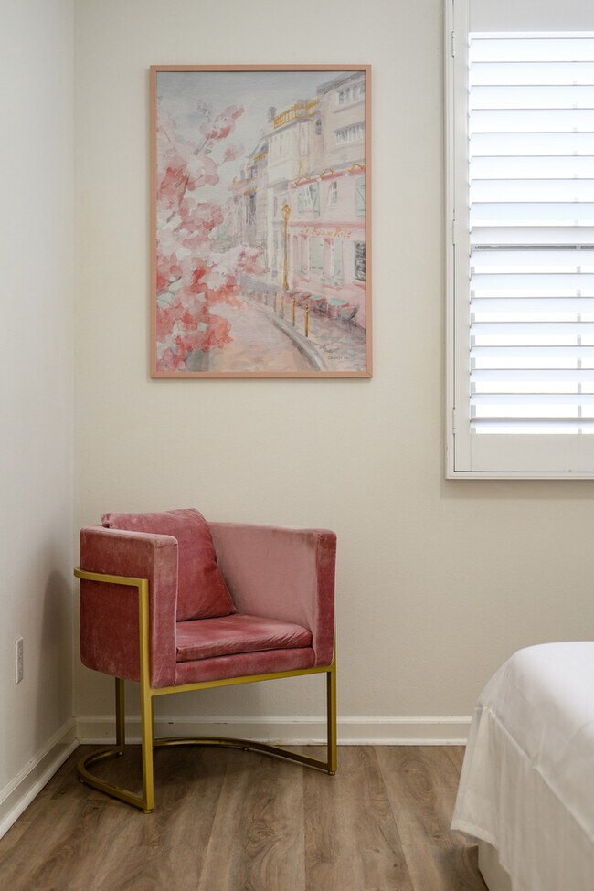 Building Photo - 110 Sugar Cane