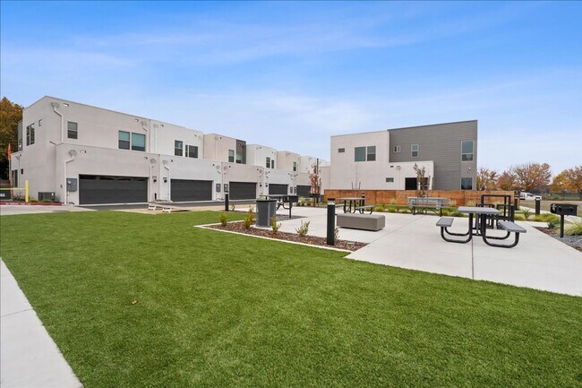 Building Photo - 6117 Bridgecross Dr