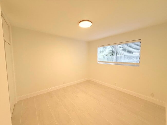 Building Photo - 626 Prosperity Farms Rd