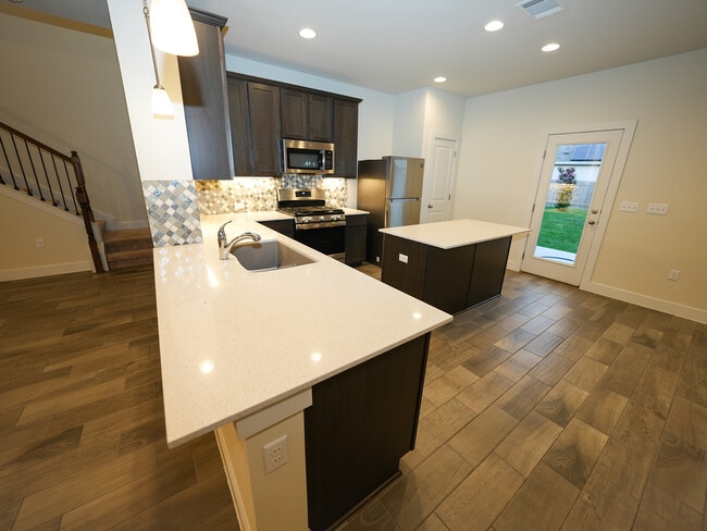 Building Photo - 10613 Harwood Overlook Cove