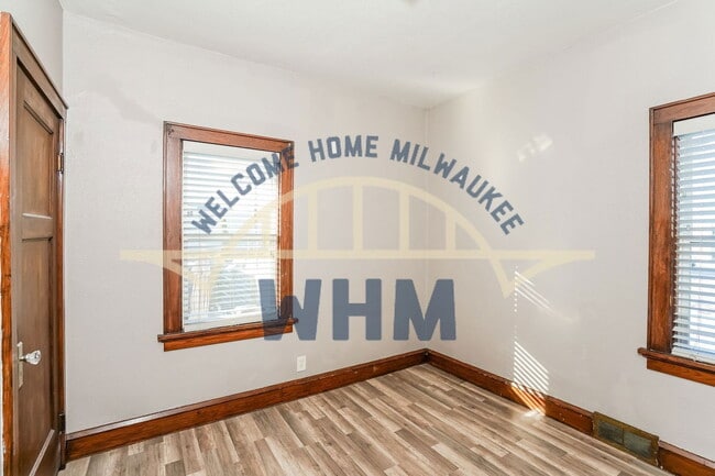 Building Photo - 1721 S 72nd St