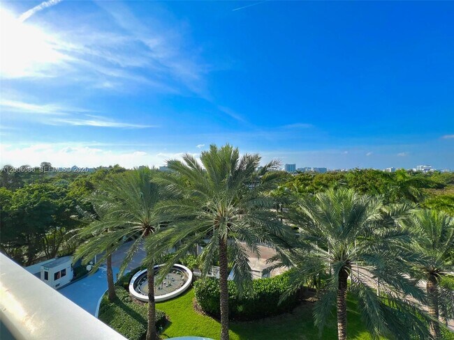 Building Photo - 2101 Brickell Ave