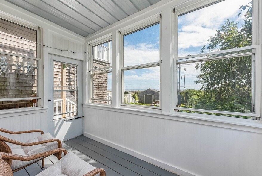 Building Photo - 1497 Ocean, Unit #1 Carriage House