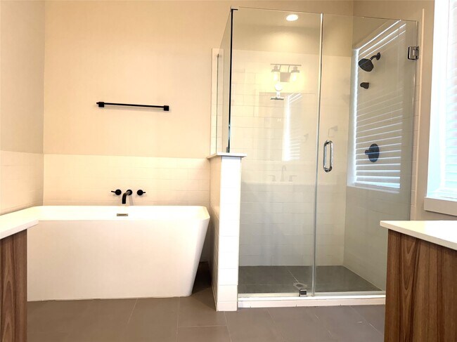 Building Photo - 5338 Donovan Gdns Ln