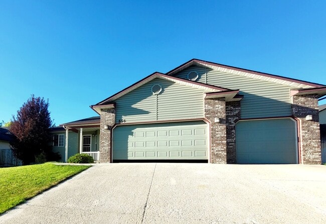Primary Photo - Newly upgraded 4 bedroom