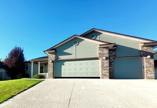 Building Photo - Newly upgraded 4 bedroom