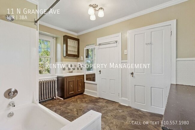 Building Photo - 11 N Grange Ave