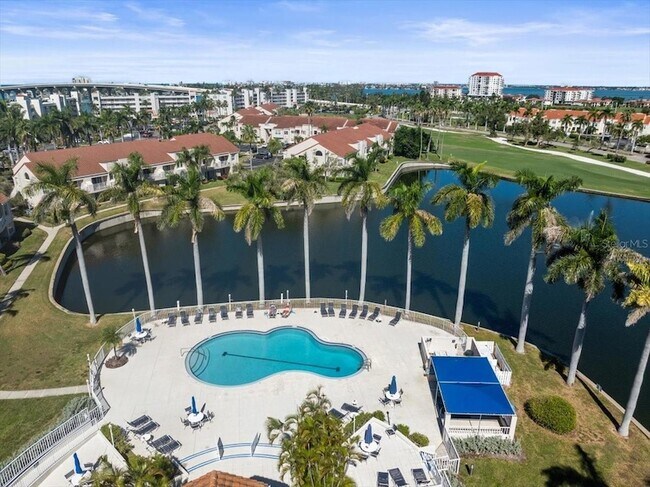 Building Photo - 5900 Bahia Del Mar Cir N