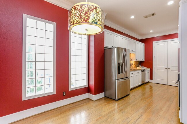 Building Photo - 306 Enid St