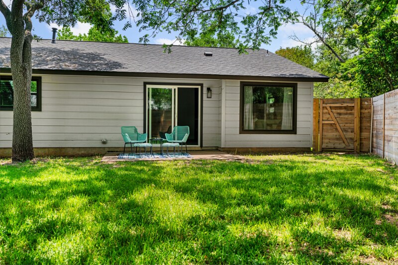 Building Photo - 2102 Falcon Hill Dr