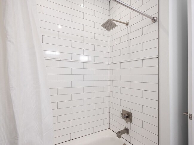 Building Photo - 707 SE A St