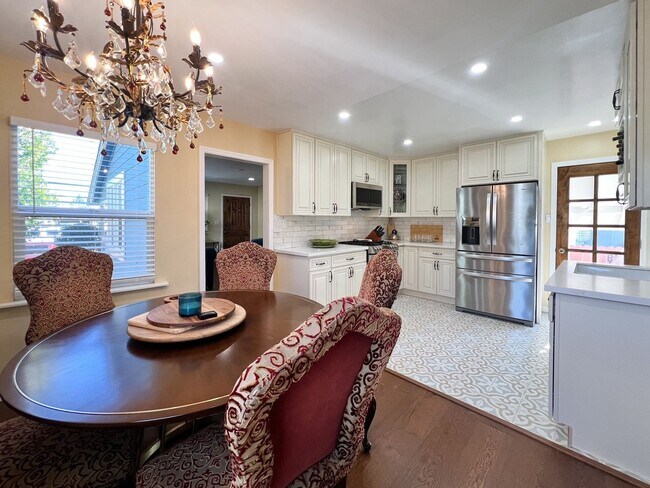 Building Photo - Beautifully Updated, Fully Furnished Napa Home Near Downtown