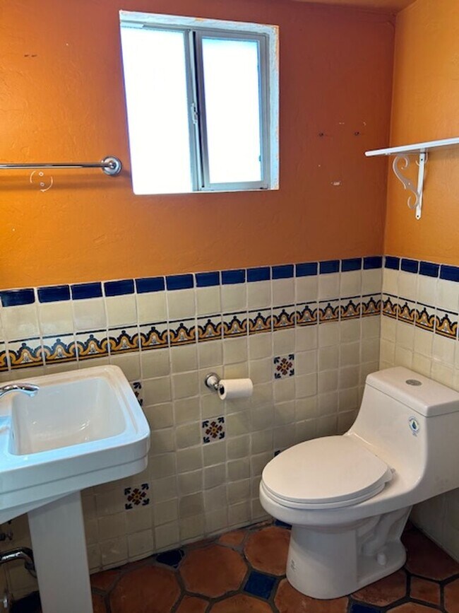 Building Photo - 2 Bedrooms PLUS Den NW Tucson