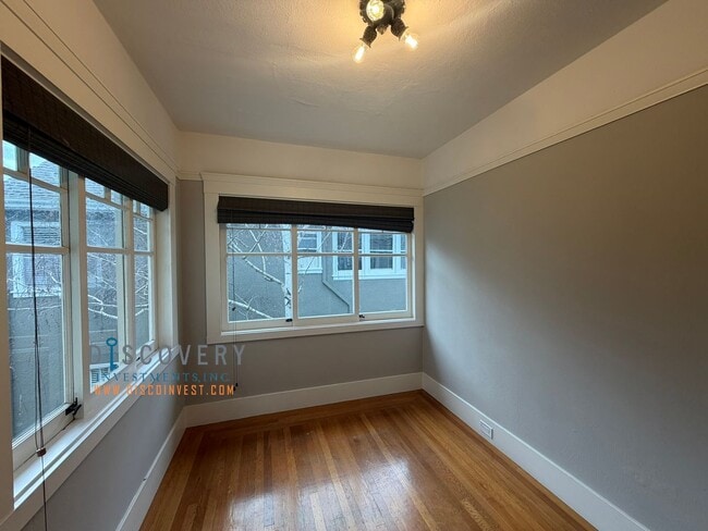 Building Photo - Lakeshore Craftsman with Detached Cottage and Versatile Bonus Rooms