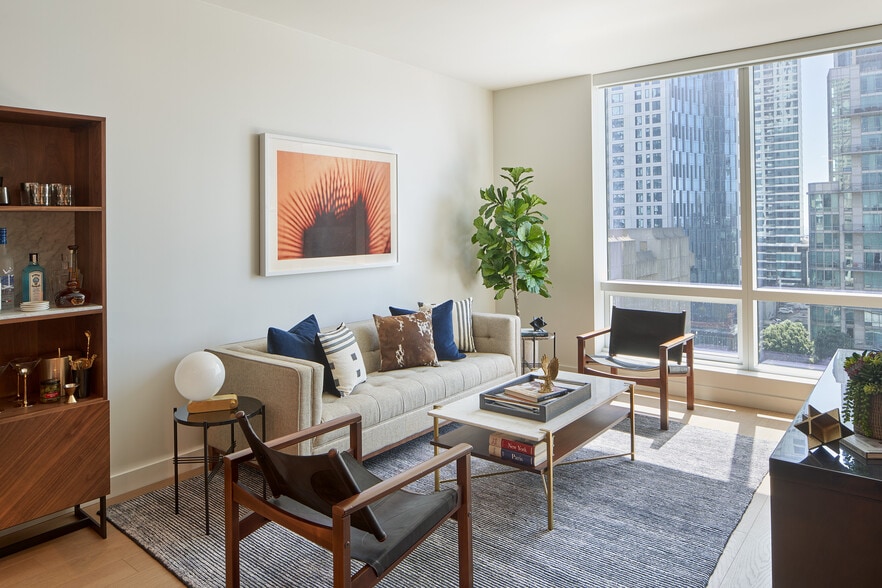 Interior Photo - Avery 450