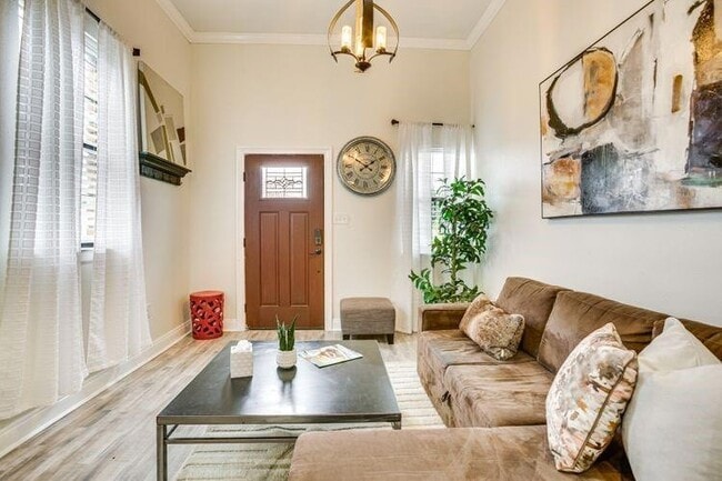 Building Photo - 2102 Philip St