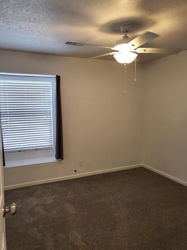 Building Photo - 1724 Powder River Dr NE
