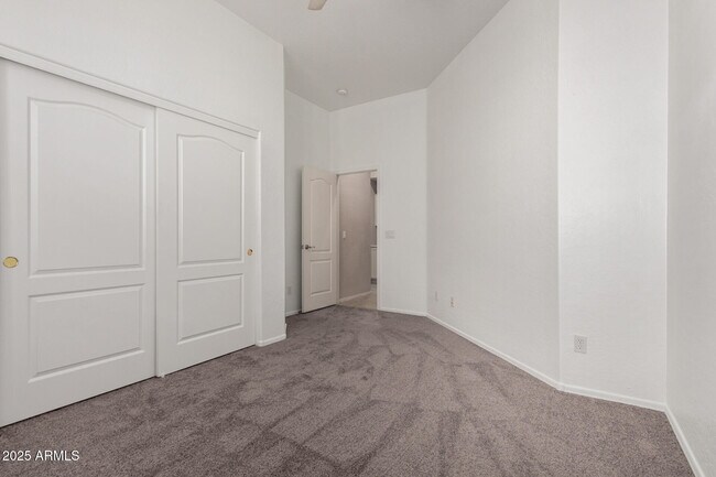 Building Photo - 2731 W Cottonwood Ln