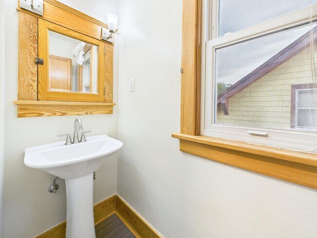 Building Photo - 1522 Park Wild Ave