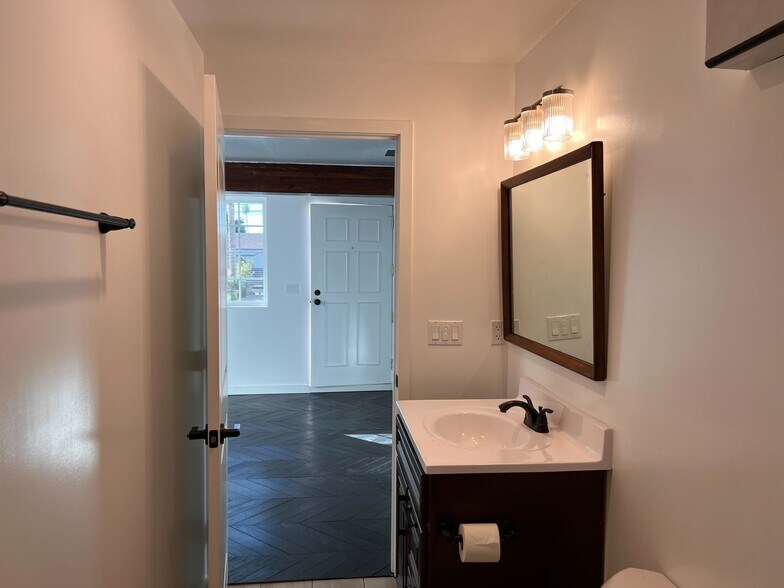 Building Photo - 10312 Buford Ave