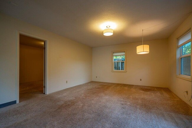 Building Photo - 426.5 S 5th Livingston, MT 59047