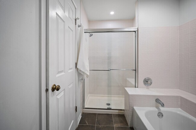 Building Photo - 720 Caliente Ct