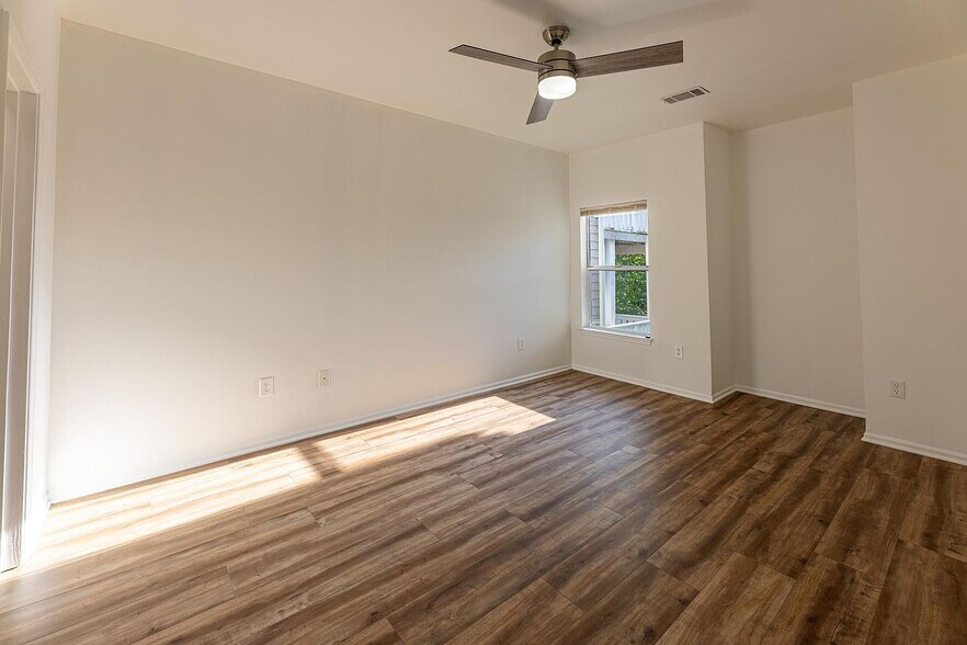 Master Beddroom - 14301 Rosy Ln