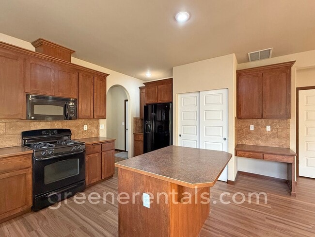 Building Photo - 4BR 2.5BA Home on Tumwater Hill