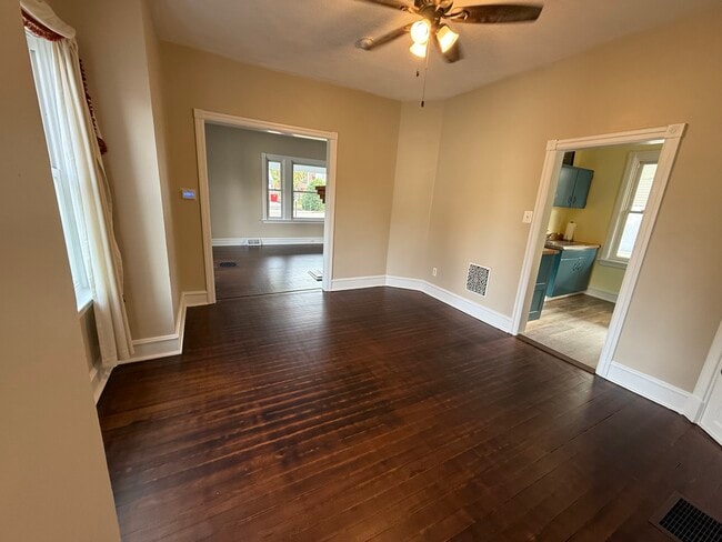 Building Photo - 860 Church St