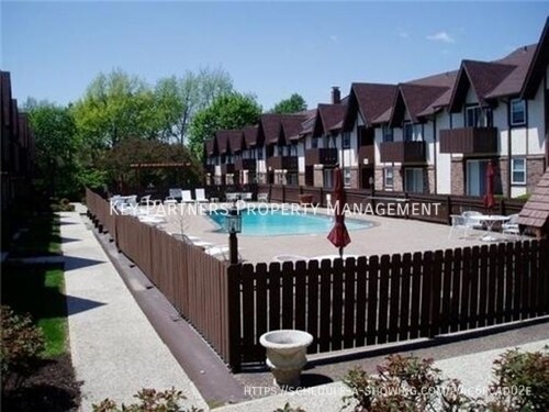 Building Photo - 6212 Robinson St