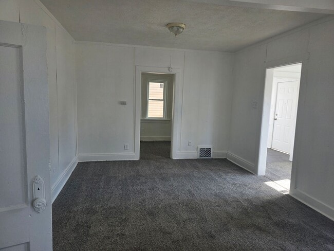 Building Photo - 313 E Ewing Ave