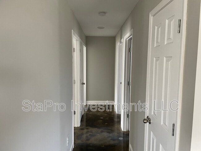 Building Photo - 65 McMurtry Rd