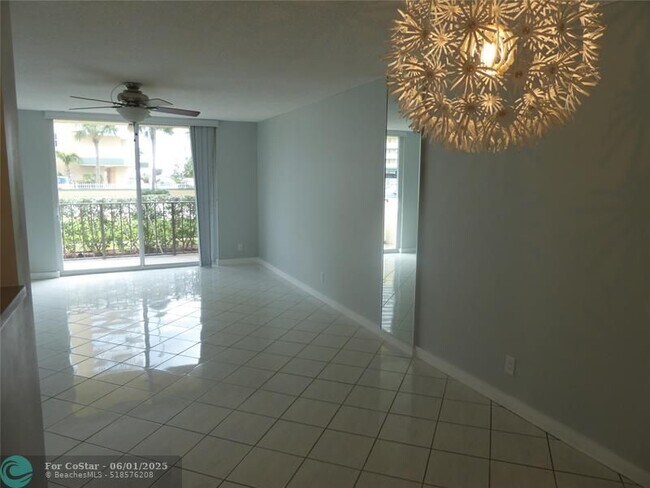 Building Photo - 1009 N Ocean Blvd