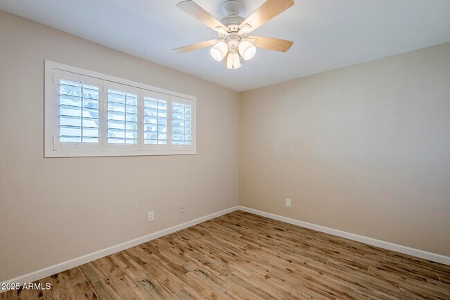 Building Photo - 5525 E Thomas Rd