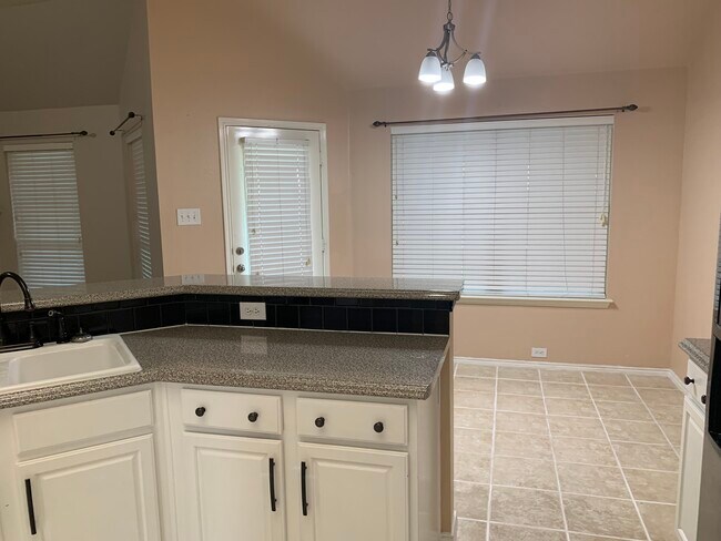 Building Photo - 2031 Trail Gln