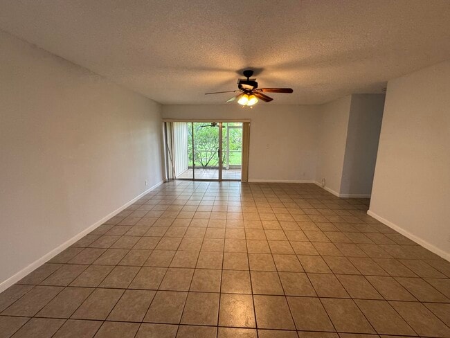 Building Photo - 1324 Arapaho St
